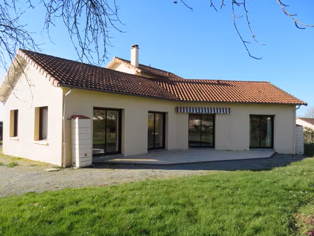 grande maison familiale avec accès de plain-pied et garage d