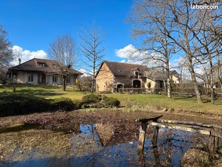 magnifique propriété de 4300m2 comprenant une maison et une dépendance en pierre de taille