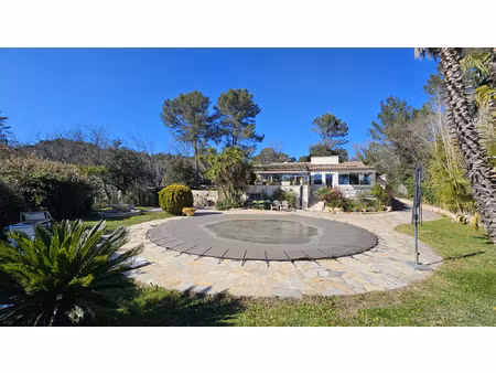 villa 160m2 7 pieces 4 chambres piscine et annexes