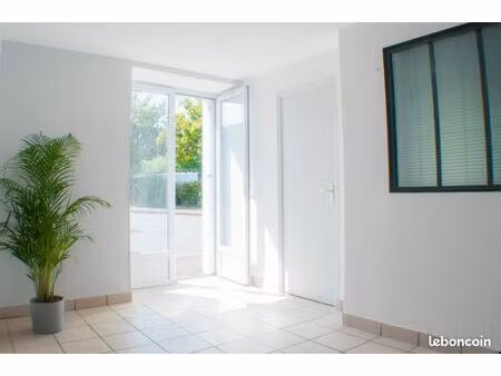 t2 meublé 50 m² – tout inclus – disponible immédiatement