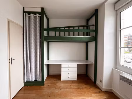 a louer studio 14.14m2 place monprofit