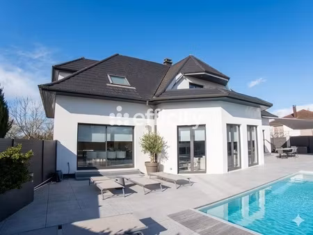 maison 7 pièces - 254 m²