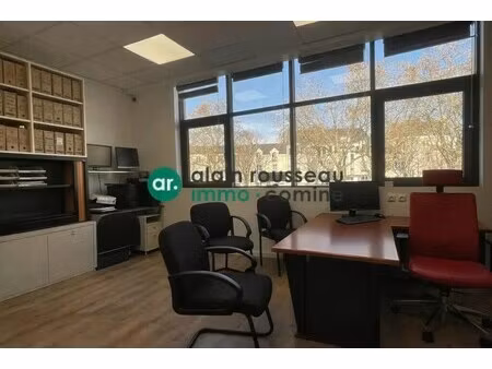 location bureaux 83 m²