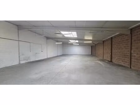 location entrepôt saint-barthélemy-d’anjou 49124 380m²