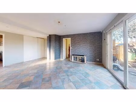 espira grand t3 en rdc avec extérieur