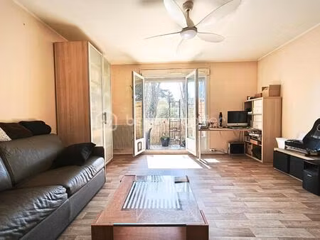 t4 traversant avec balcon plein sud – un potentiel à révéler au cœur de neuville-sur-saône