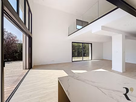 bien d'exception t6 aux prestations remarquables sur aigrefeuille