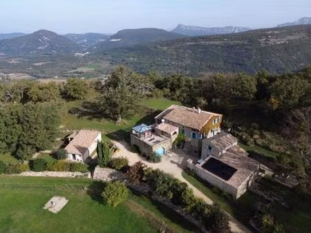 magnifique propriété avec gite de 10 hectares dans un environnement naturel exceptionnel