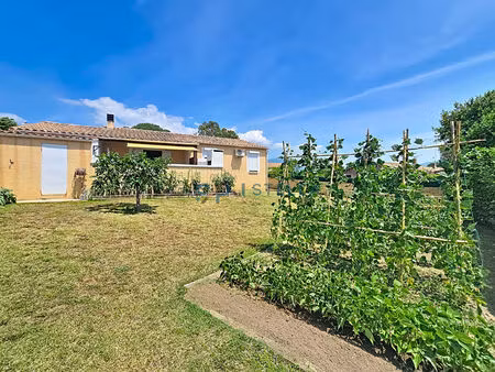 maison individuelle de 3 chambres avec jardin  à pied des commodités
