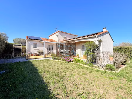 thuir villa 4 faces 122m2  4 pieces  garage  terrain de 70