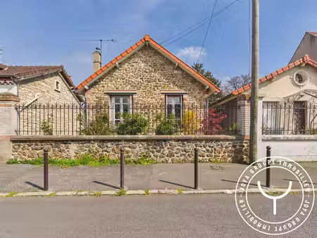 charmante meulière avec jardin arboré et dépendance – espri