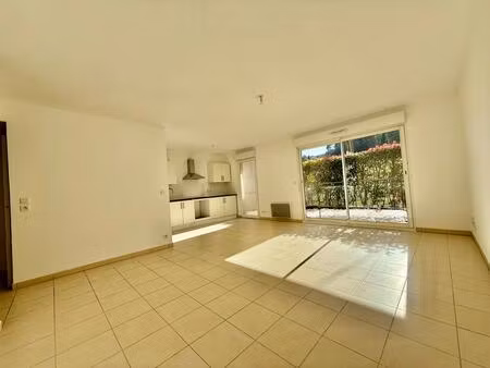 la colle sur loup spacieux 3 pièces avec terrasse et garage