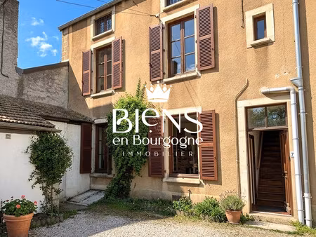 beaune: pepite de 104m² avec 3 chambres et caves: le charme de