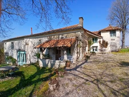 résidence de campagne secluse avec cinq chambres