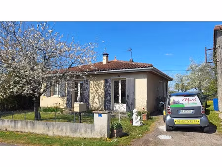 vente propriété 4 pièces 70 m² à benest (16350)  77 000 €