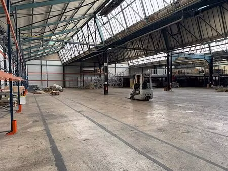 location local d'activités meaux 3 700 m²