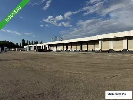 location local d'activités école-valentin 972 m²