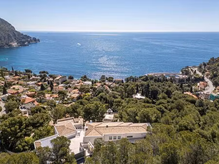 propriété d’exception avec vue panoramique sur la méditerranée