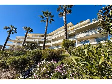 2 pièces 54m2  grande terrasse  standing  piscine.