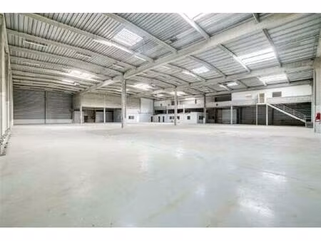 location local d'activités courcouronnes 2 400 m²