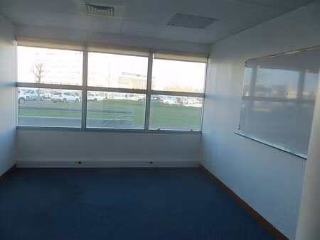 location bureau chasseneuil du poitou 22 m²