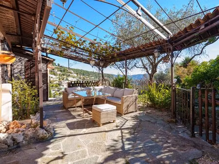 falicon - grande maison familliale divisée en 2 appartements