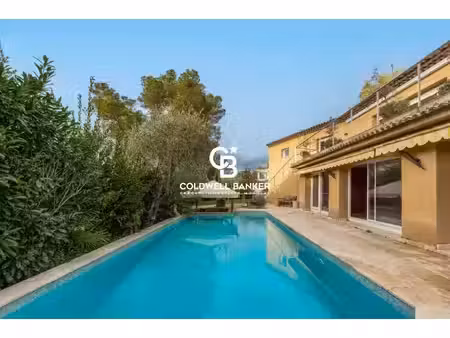 roquefort les pins  villa 8 pièces de 430 m2  avec jardin et piscine