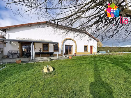 a vendre - secteur mably - ancien cuvage rénové avec 5 chambres  grange et terrain