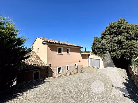 villa de 224m2 sur un terrain de 832 m2 sur un terrain clos à lorgues
