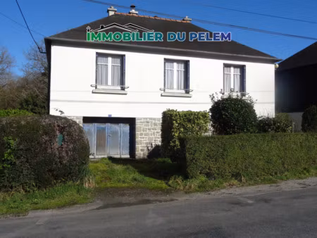 maison 3 pièces au centre de rostrenen – sous-sol et jardin