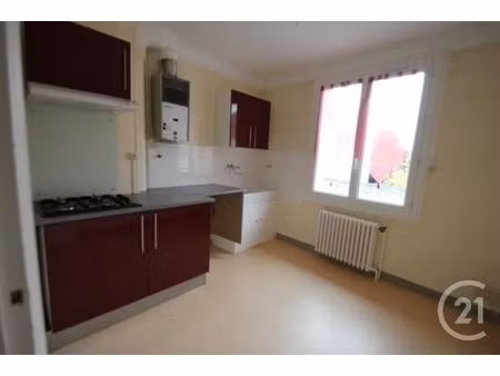 location appartement 3 pièces 69m² gannat 03800