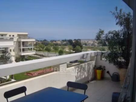 t2 meublé avec terrasse et garage