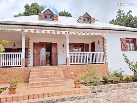 bungalow 6 pièces 120 m²