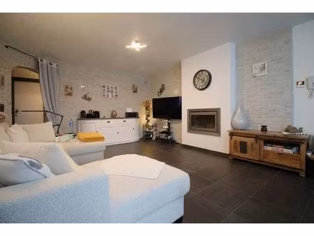 mooie duplex met terras en parking