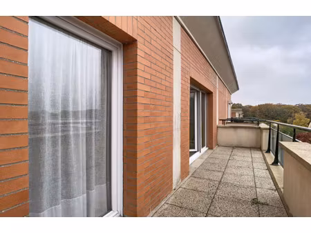 grand studio lumineux au coeur du quartier des saules