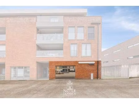 gelijkvloers instapklaar handelspand