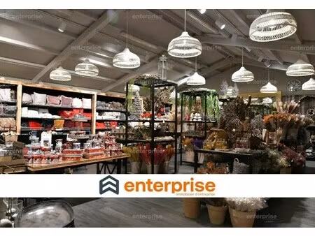 location commerce 1 600 m²
