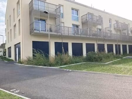 location commerce 141 m²