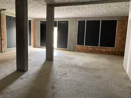 vente commerce freneuse 78840 141m²