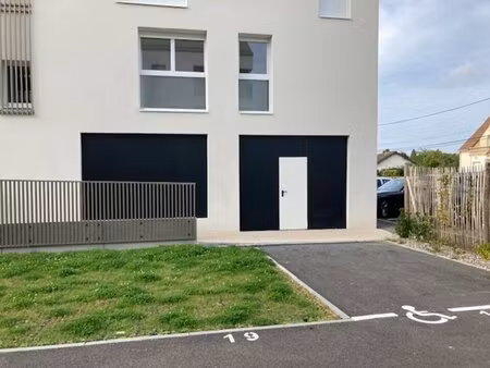 vente commerce freneuse 78840 331m²