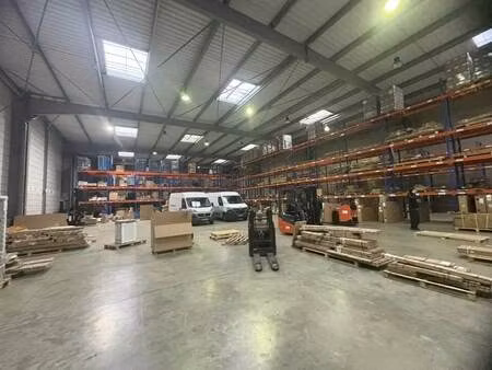 location entrepôt 1 988 m²