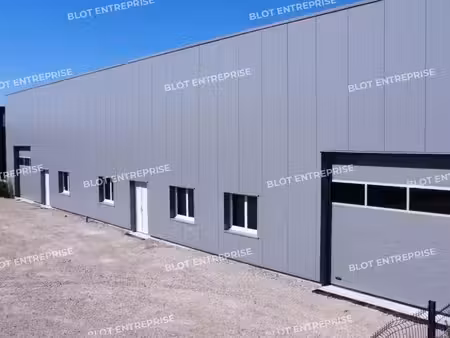 location entrepôt trégueux 22950 300m²