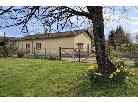 maison de 2 chambres en pierre de plein pied dans un hameau calme