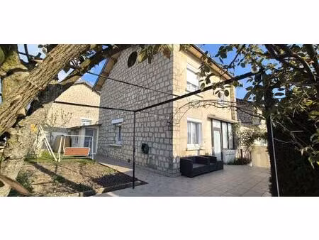 belle maison en pierre ou de caractère de 112 m² rénovée avec goût avec sa cour fermée de 