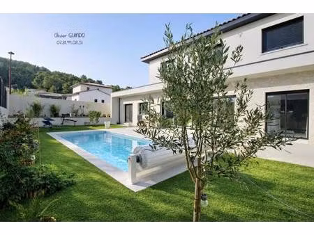 maison 6 pièces de 160 m2 sur terrain de 500 m2 avec piscine