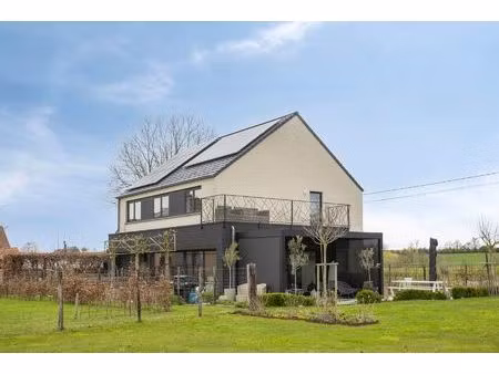 prachtige 4-gevelvilla in het groene omgeving