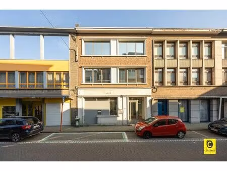 handelspand in centrum van niel