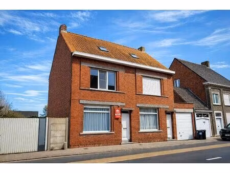 charmante rijwoning met zonnige tuin in het rustige woesten