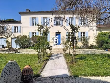 profitez de la vie ! propriété de caractère en pierre  terrasses  belle piscine  au calme 