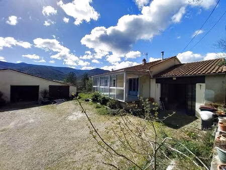 villa sur grande parcelle avec vue  garage et terrasse. .
